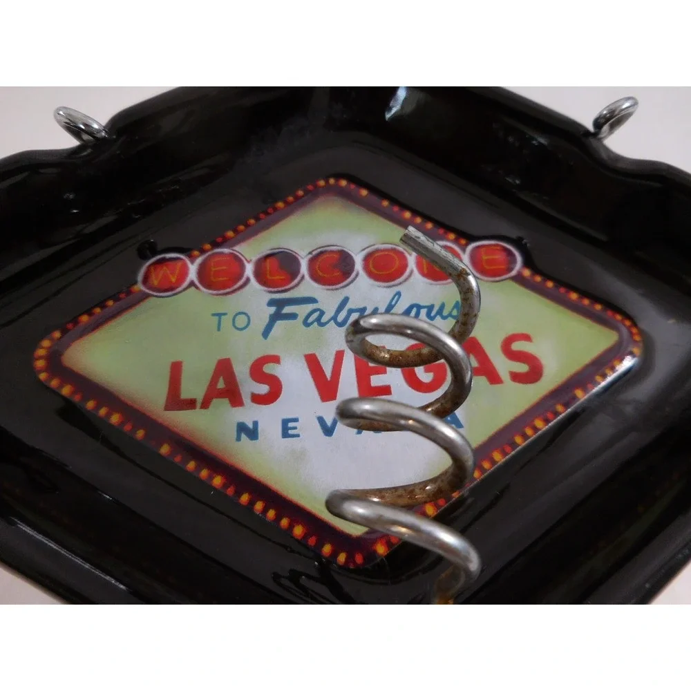 Vintage Ashtray Black Diamond Welcome to Fabulous Las Vegas + Round metal Ashtra